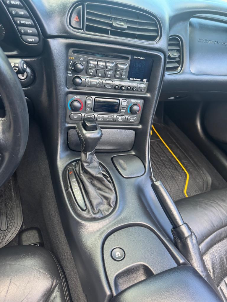 1998 Chevrolet Corvette Base - Photo 12